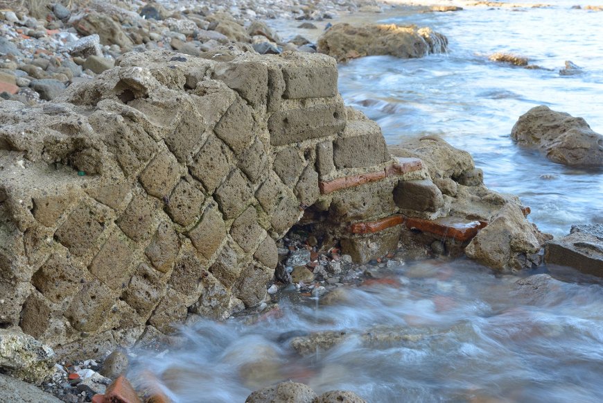 2,000-year-old beach house discovered during building work